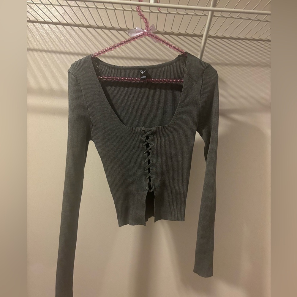 Grey top